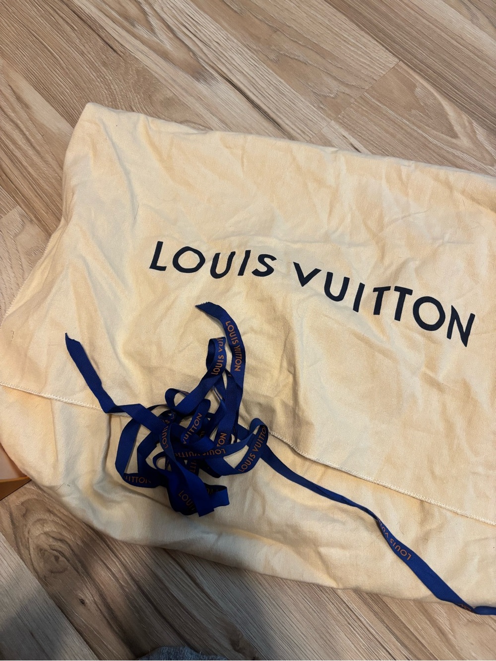Louis Vuitton Neverfull MM Tote Bag in Black Epi Leather - Picture 3 of 15